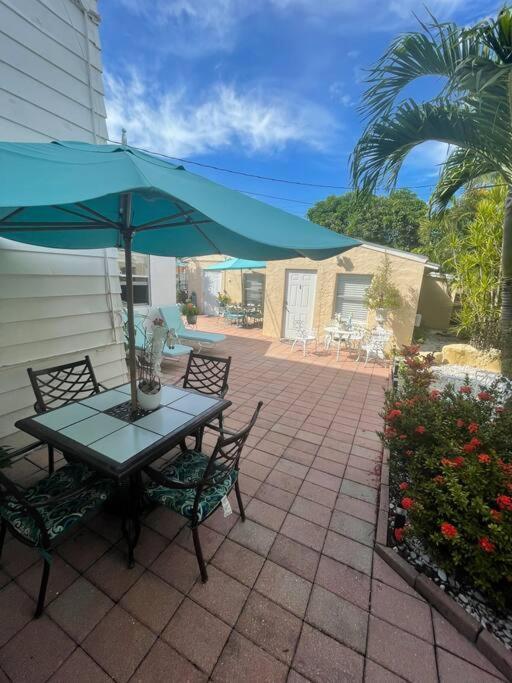 Apartment 2 Bedroom Downtown West Palm Close To *