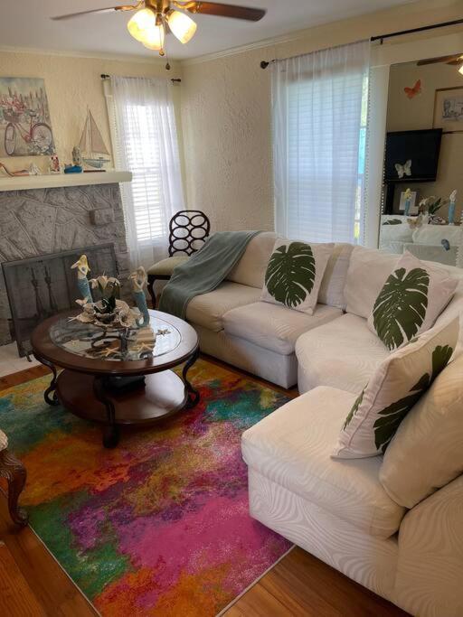 2 Bedroom Downtown West Palm Close To Appartement