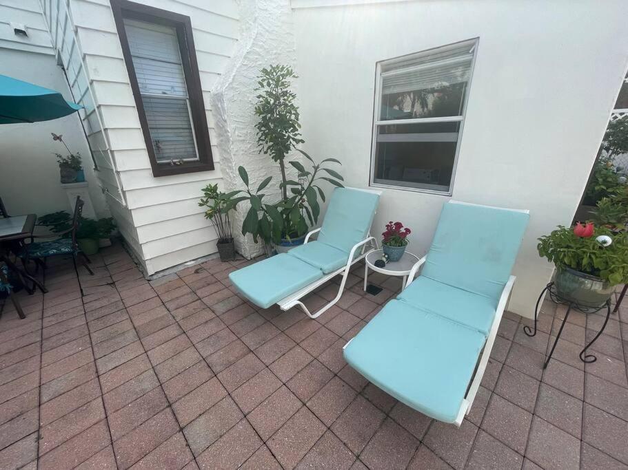2 Bedroom Downtown West Palm Close To Appartement