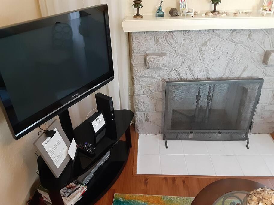 2 Bedroom Downtown West Palm Close To * West Palm Beach
