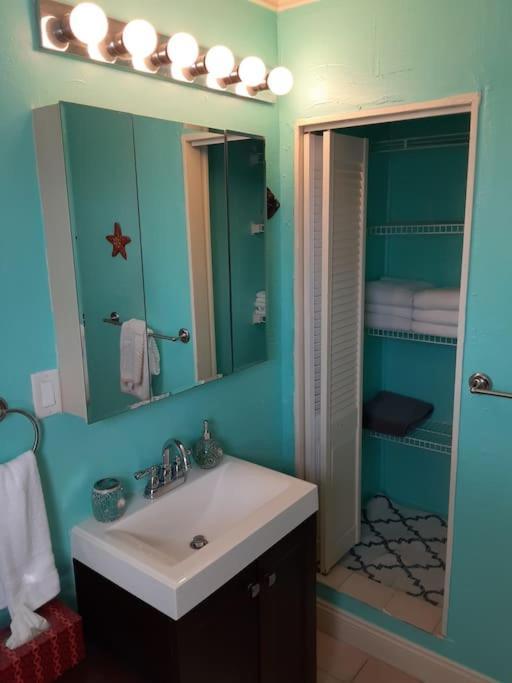 Apartment 2 Bedroom Downtown West Palm Close To