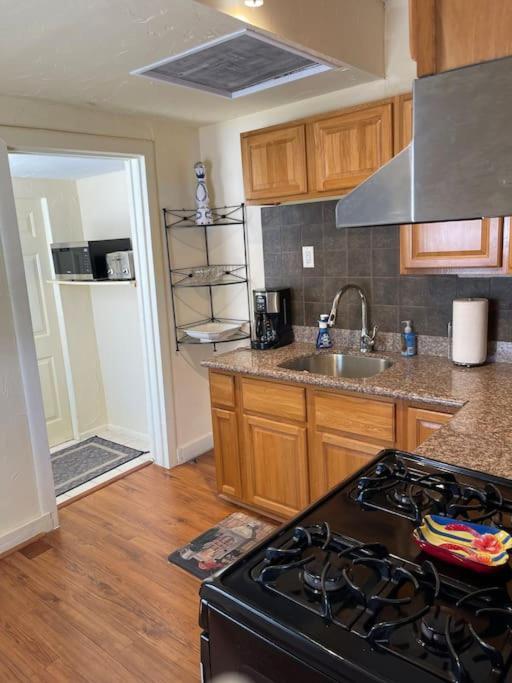 2 Bedroom Downtown West Palm Close To *